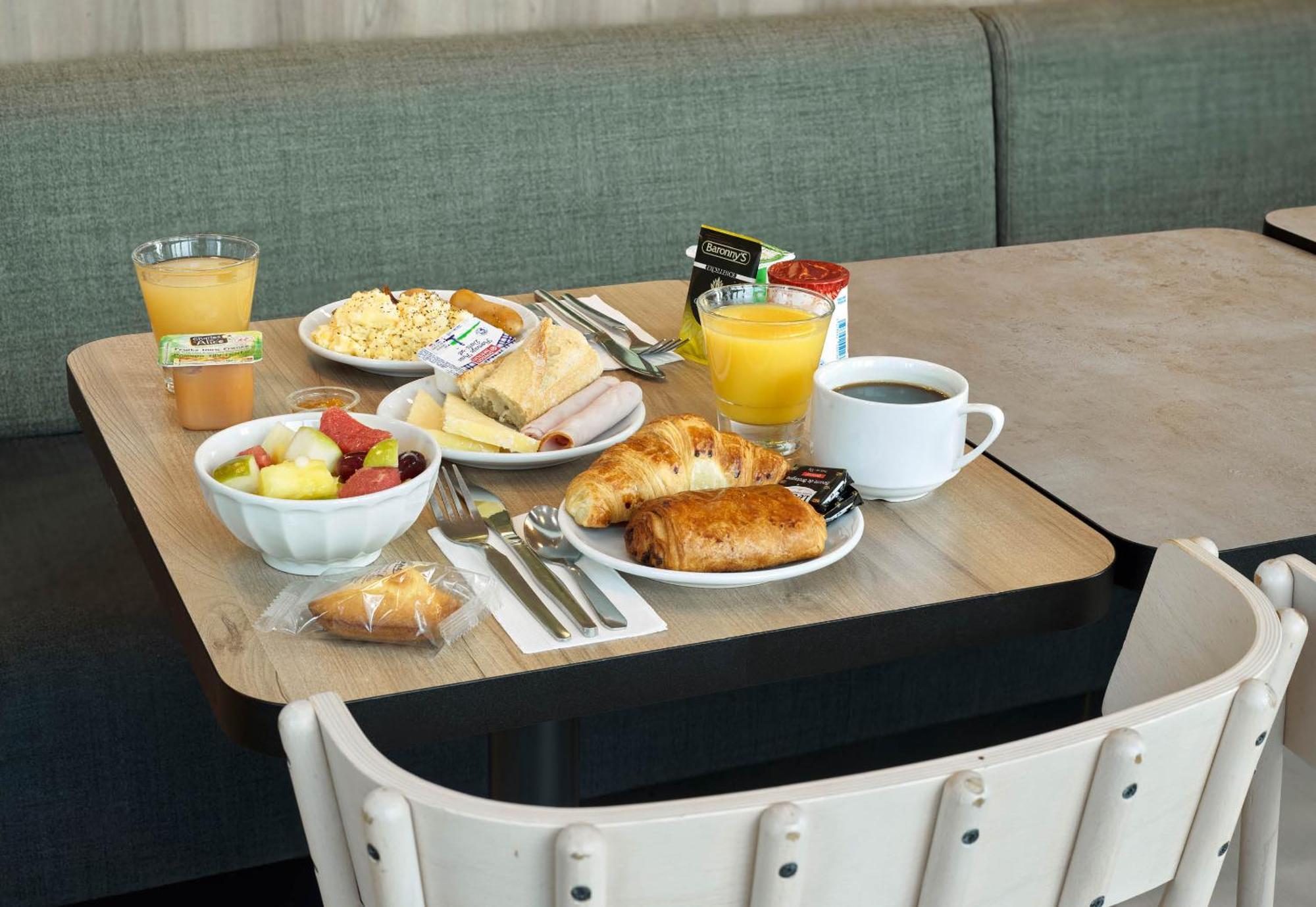 B&B Hotel Paris Porte De Баньоле Екстериор снимка